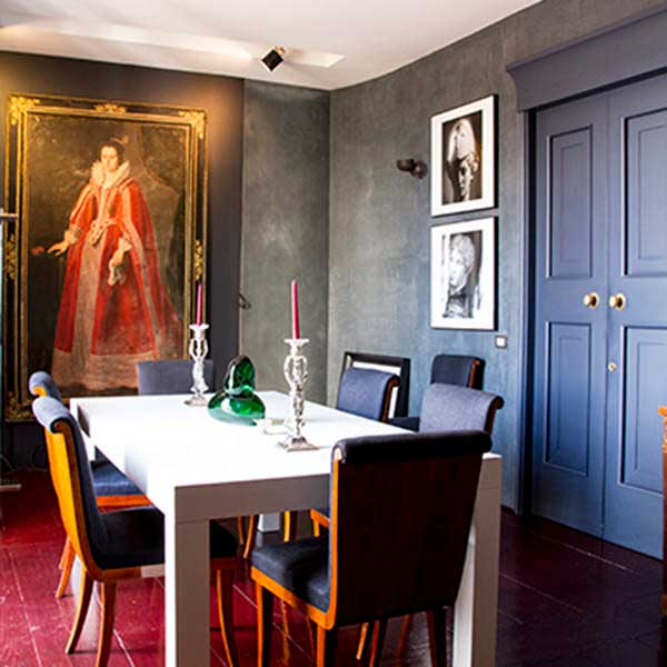 Sala da pranzo de La Hermosura en paredes de colores utilizzabile come location per eventi.