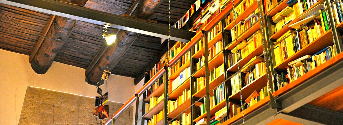 Wunderkammer con libreria a Napoli.