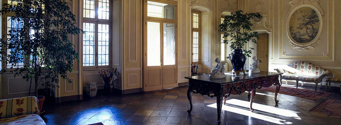Ampia ed elegante sala in stile liberty della Villa Engelfred.