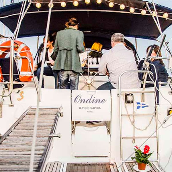 Evento organizzato sull'Entrancer, elegante e lussuoso yacht d'epoca.